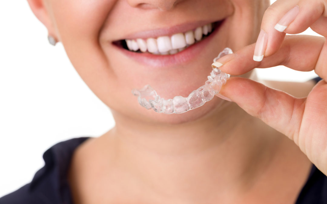 The Pros and Cons of Invisalign, Clear Braces, and Cosmetic Orthodontic Treatment
